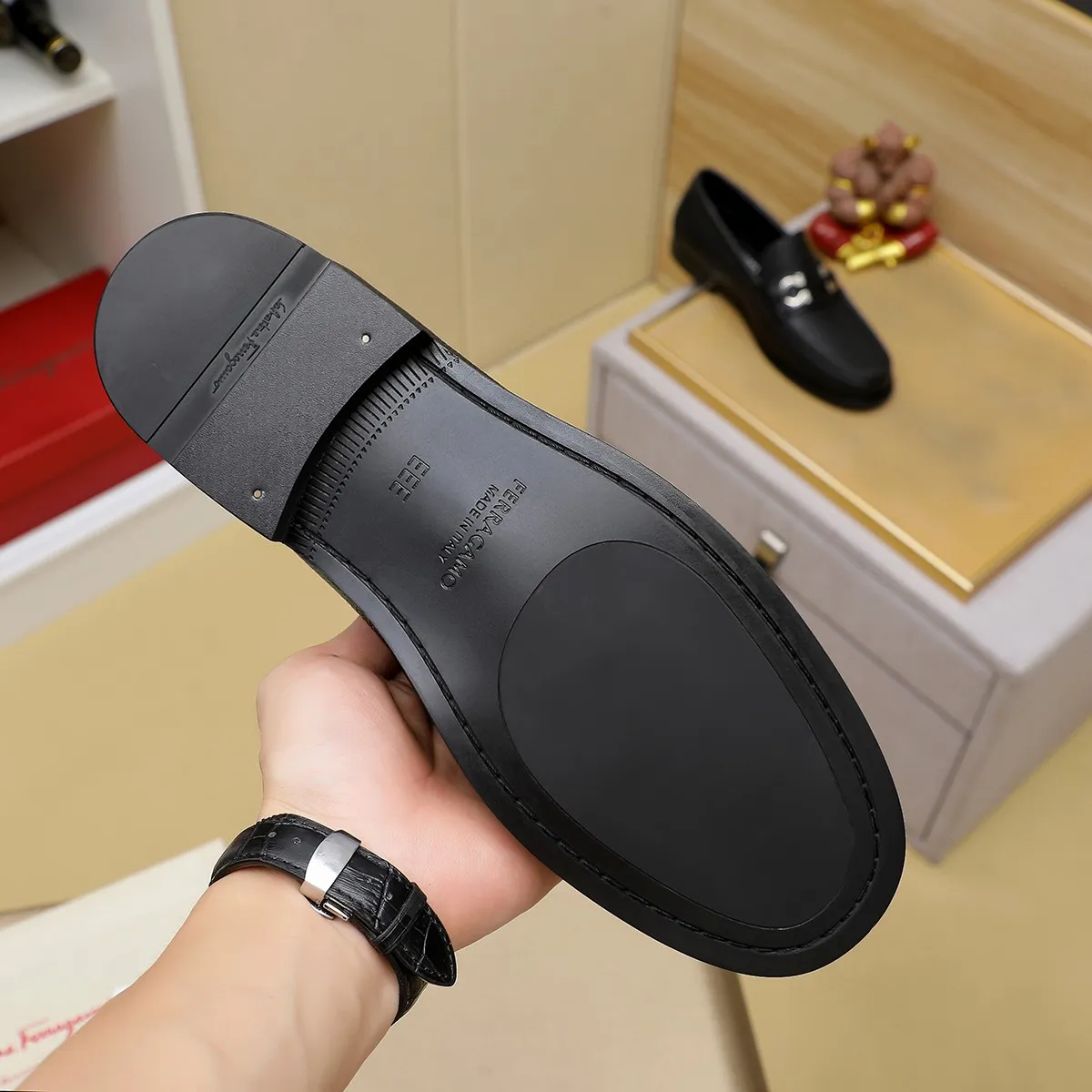 Men's shoes 💰460 🔥 Ferragamo new men's casual slip-on shoes 🇨🇳 Official website original 1:1 mold, original quality 💯 fine workmanship, high-end luxury ☘ The upper is made of imported Italian first-layer cowhide 🌴 Luxurious water dyeing 🐂 Leather lining 🍓 Rubber wear-resistant and non-slip outsole, breathable and comfortable to wear 🍍 The first choice for high-taste men, color optional! Code number 38-44 (45.46. Customized)